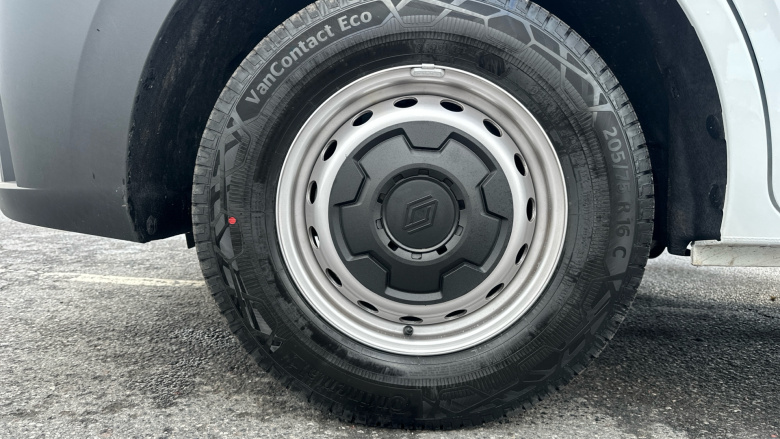 Renault Master Mwb Diesel Fwd MM35 Blue dCi 130 Advance Medium Roof Van